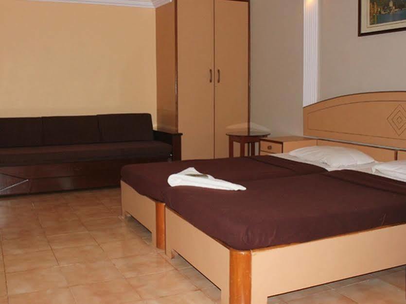 Amigo Plaza Hotel Colva Exterior foto